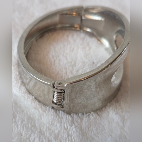 Necklace And Bracelet Bundle - Picture 6 of 8